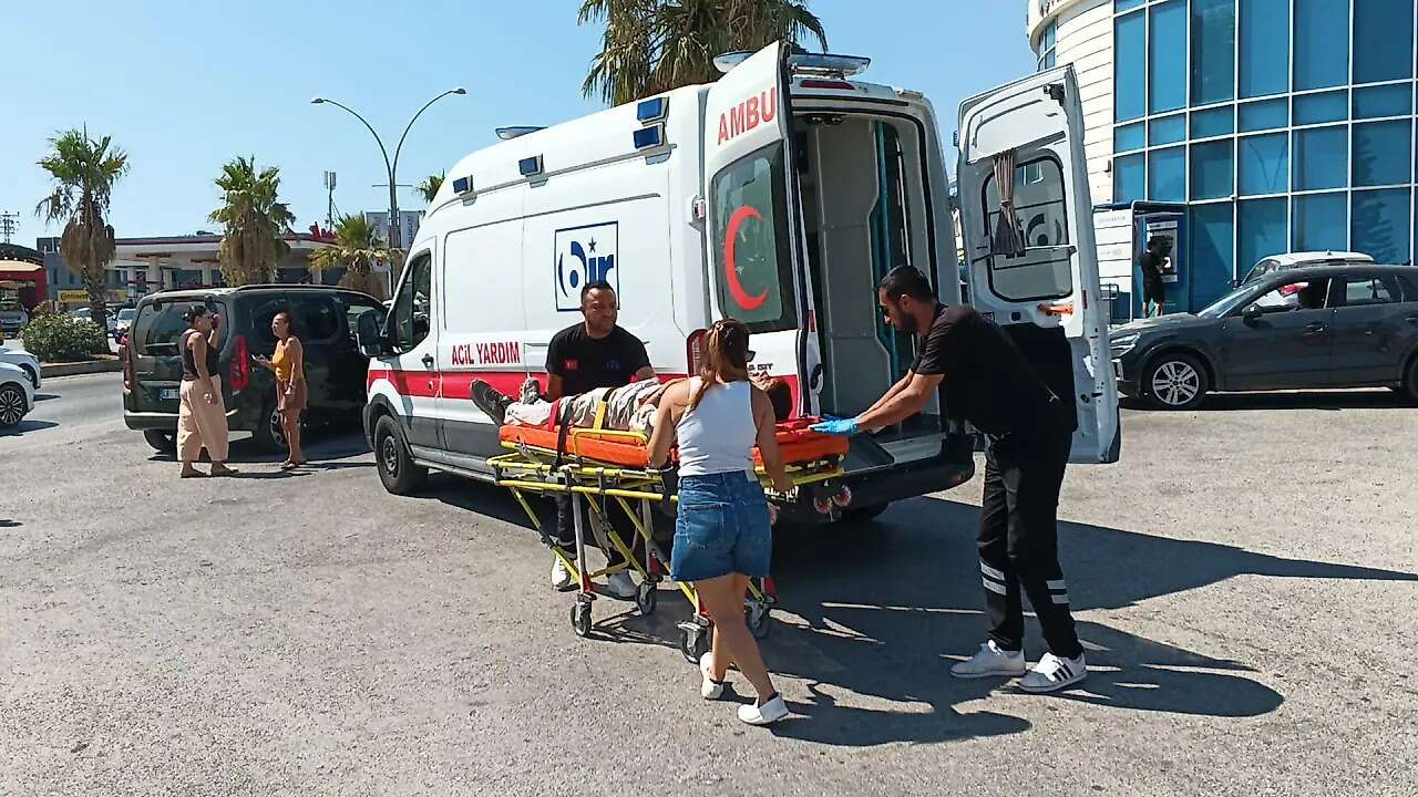 Muğla’da Kaza Yaralıya İlk Müdahaleyi Yoldan Geçen Doktor Yaptı 2